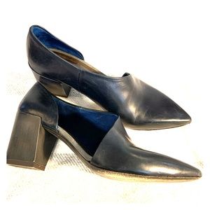 Coclio Johnny Demi-D’orsay Cutout Pump, Navy, 35